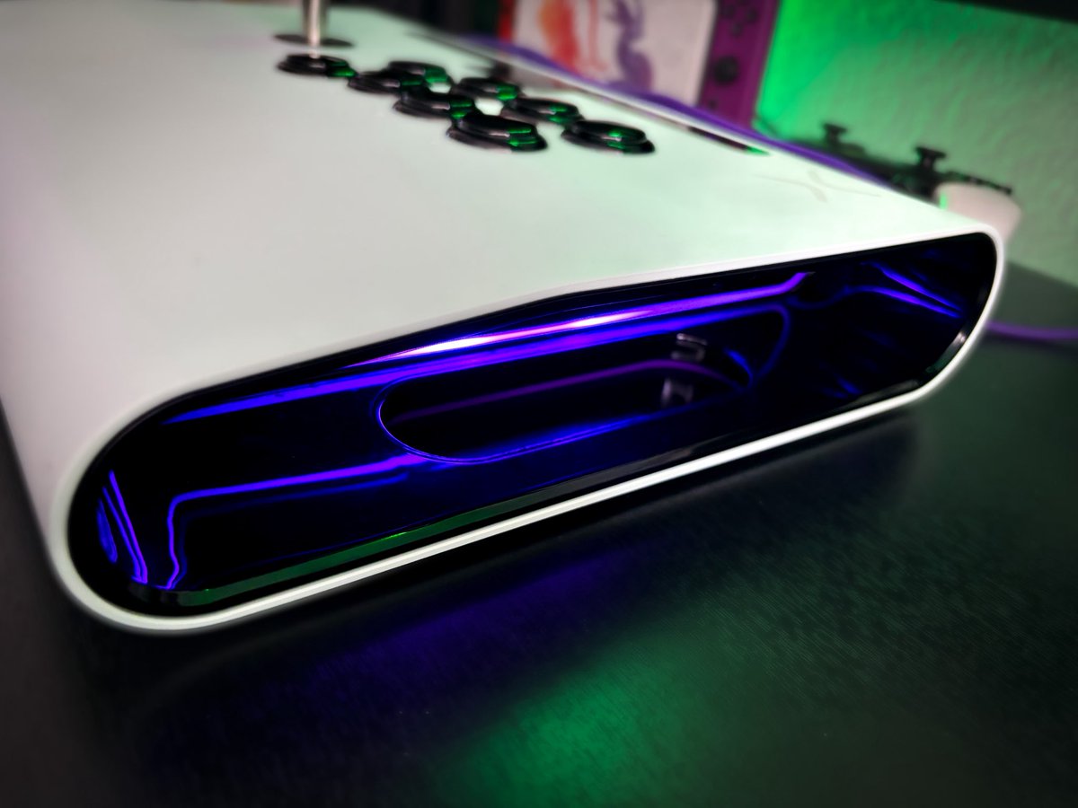 mattatronics's tweet image. This is the fight stick I use the most.

Victrix Pro FS

Excellent, heavy and beautiful.

#Victrix #Arcade #RETROGAMING