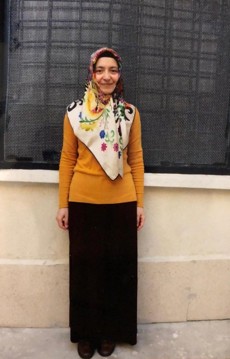 Hainlendiniz's tweet photo. 8 yıl önce 
KHK'lı İngilizce öğretmeni Halime Gülsu cezaevinde ilaçları verilmediği için hayatını kaybetti
Halime Gülsu'nun suçu Yusuf Tarık gibi anne babası KHK'lı ve cezaevinde olan çocuklarla ilgilenmekti
Bu zulüm hepimizi yakar susmayın https://t.co/ckgKfOTuRW