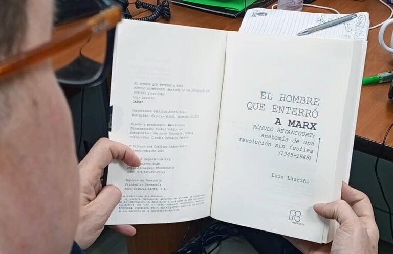 elucabista's tweet photo. 📚#ABediciones presenta el nuevo libro «El hombre que enterró a Marx», una obra del profesor Luis Lauriño que desentraña la tesis económica y política que alejó al expresidente Betancourt del dogma marxista para fundar la democracia liberal en el país
🔗https://t.co/C1ps9Yv4Yq https://t.co/DKYrLw4HQs