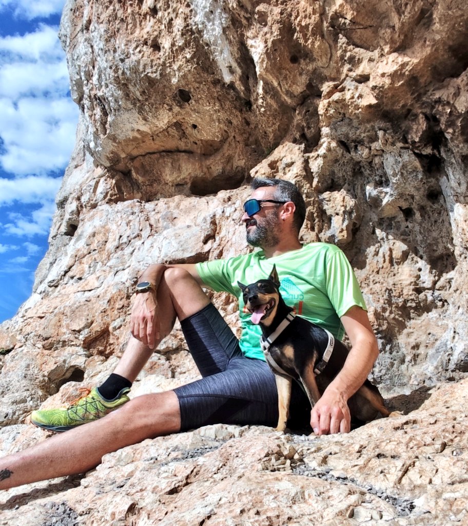 xabivilar's tweet image. Hoy subida y bajada con mucho desnivel al Puig de la Mola. Había que testear como va el desgarro de la ingle que el domingo me esperan 56km non stop! 💪🏻
#olivella #home #puigdelamola #dog #dad #trail #trailrunning