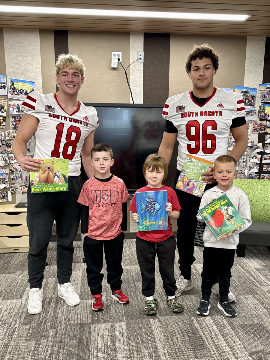 South Dakota Football tweet media
