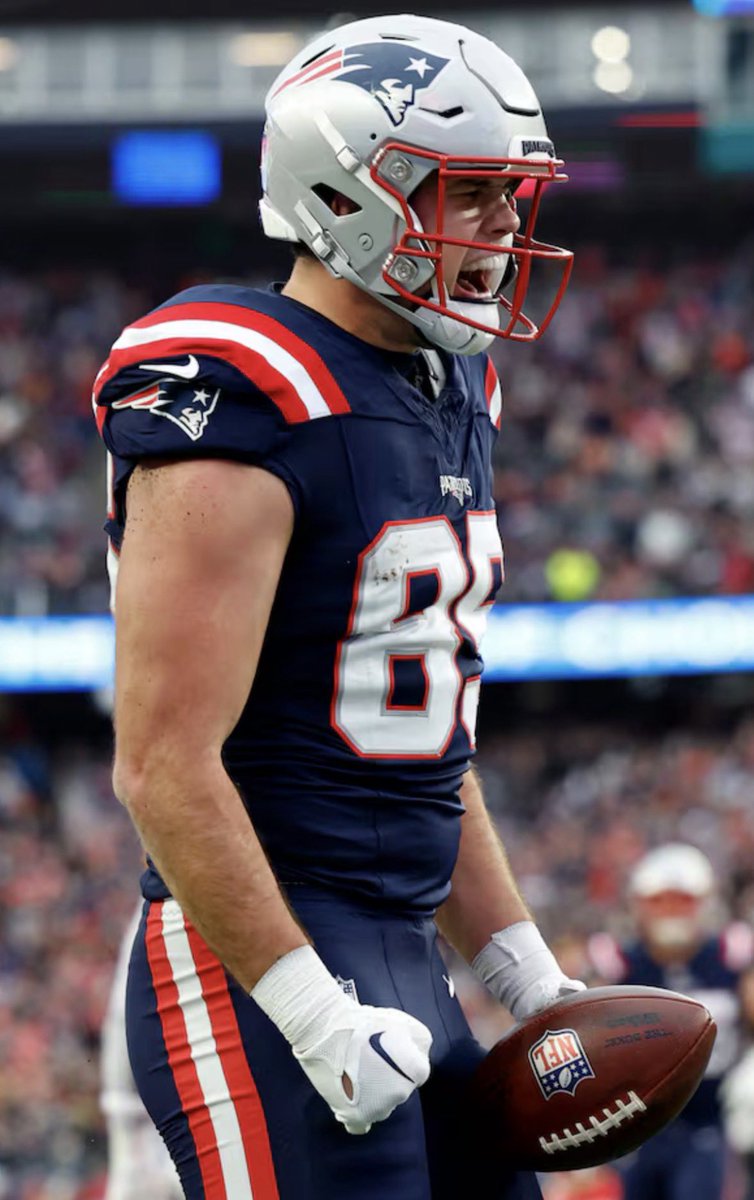 MayeXG0nzo's tweet image. TE:

Keep: Hunter Henry, Eli Raridon, Julian Hill (3)
Cut: Tanner Arkin, Jack Westover, CJ Dippre

#NEPats