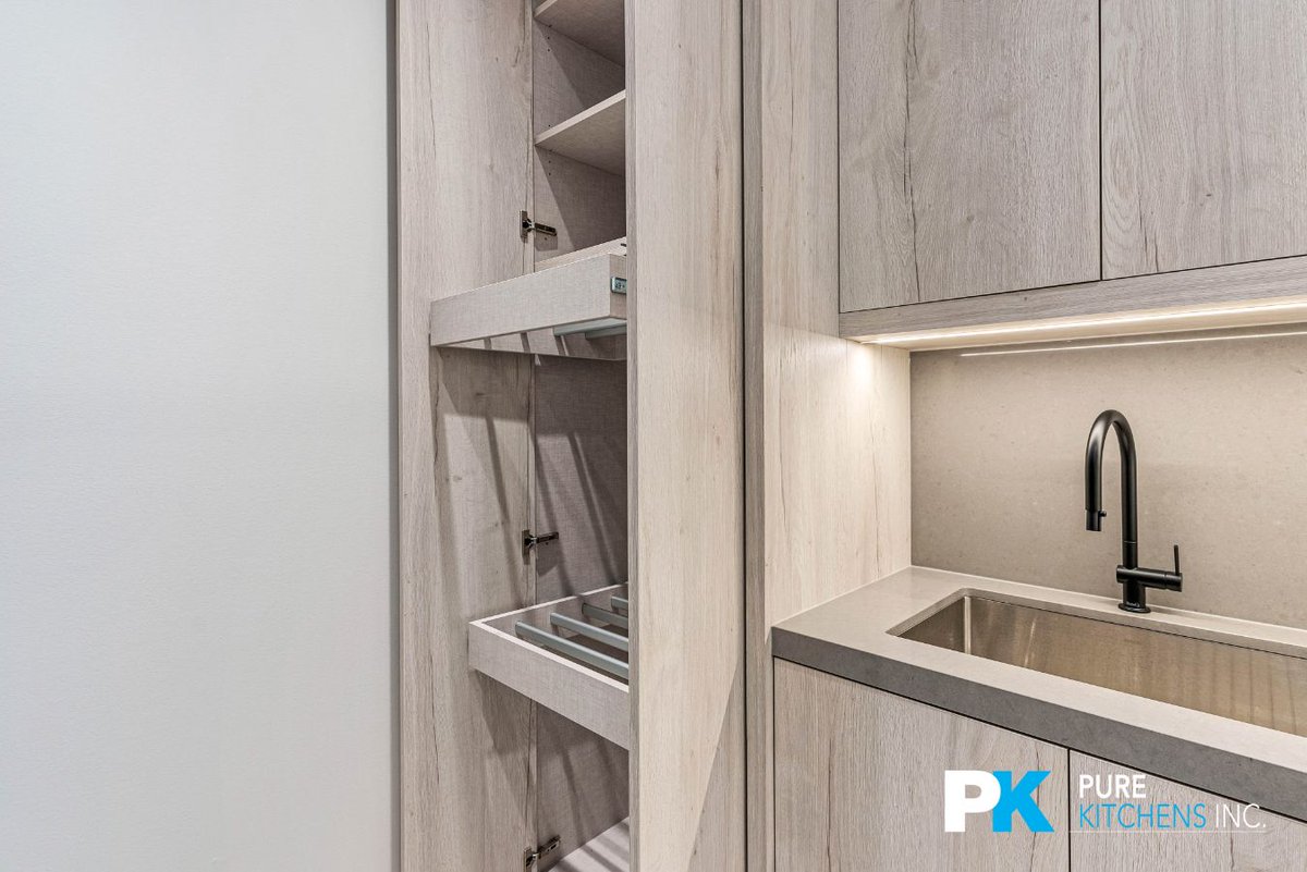 PureKitchensInc's tweet photo. Even the laundry room can be well designed.

This space pairs practical storage with clean cabinetry. Hanging rods, pull-outs, and a sink make daily tasks easier.

Good cabinetry improves any space. 🏡

📩 Get in touch

☑️ https://t.co/QEyL3rlhby https://t.co/MqbpwY7WJB