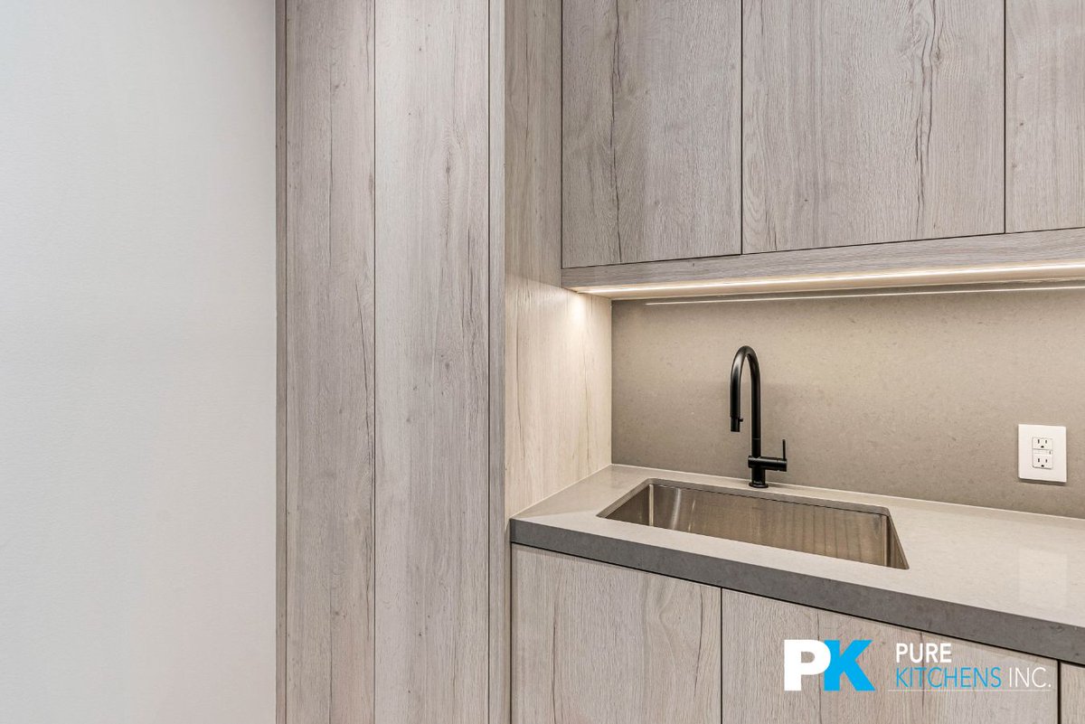 PureKitchensInc's tweet photo. Even the laundry room can be well designed.

This space pairs practical storage with clean cabinetry. Hanging rods, pull-outs, and a sink make daily tasks easier.

Good cabinetry improves any space. 🏡

📩 Get in touch

☑️ https://t.co/QEyL3rlhby https://t.co/MqbpwY7WJB