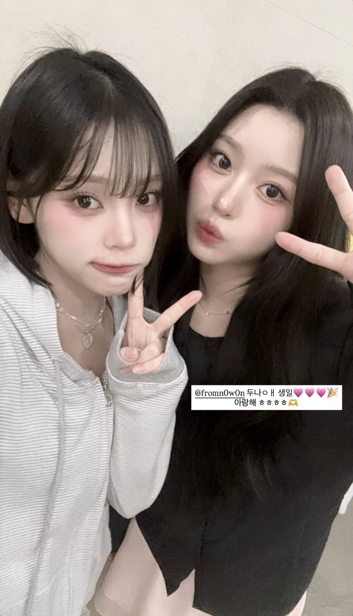 candyzzang_'s tweet photo. 시혀니 스토리에 두나당 👩🏻‍❤️‍💋‍👩🏼💕💕💕💕 https://t.co/rEB94pXTjm