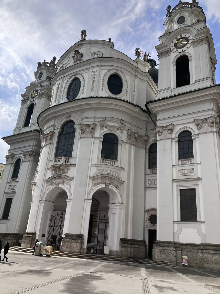 kaffee_jause's tweet image. 多分、だいぶ前に一度だけ入った記憶があるコレーギエン教会

2026.4.19
#austria #Salzburg #ザルツブルク