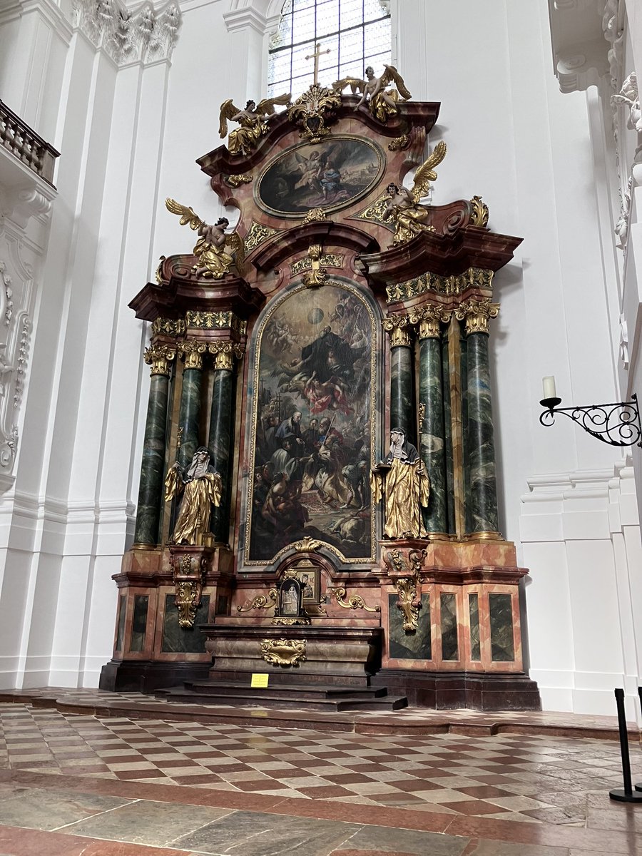 kaffee_jause's tweet image. 多分、だいぶ前に一度だけ入った記憶があるコレーギエン教会

2026.4.19
#austria #Salzburg #ザルツブルク