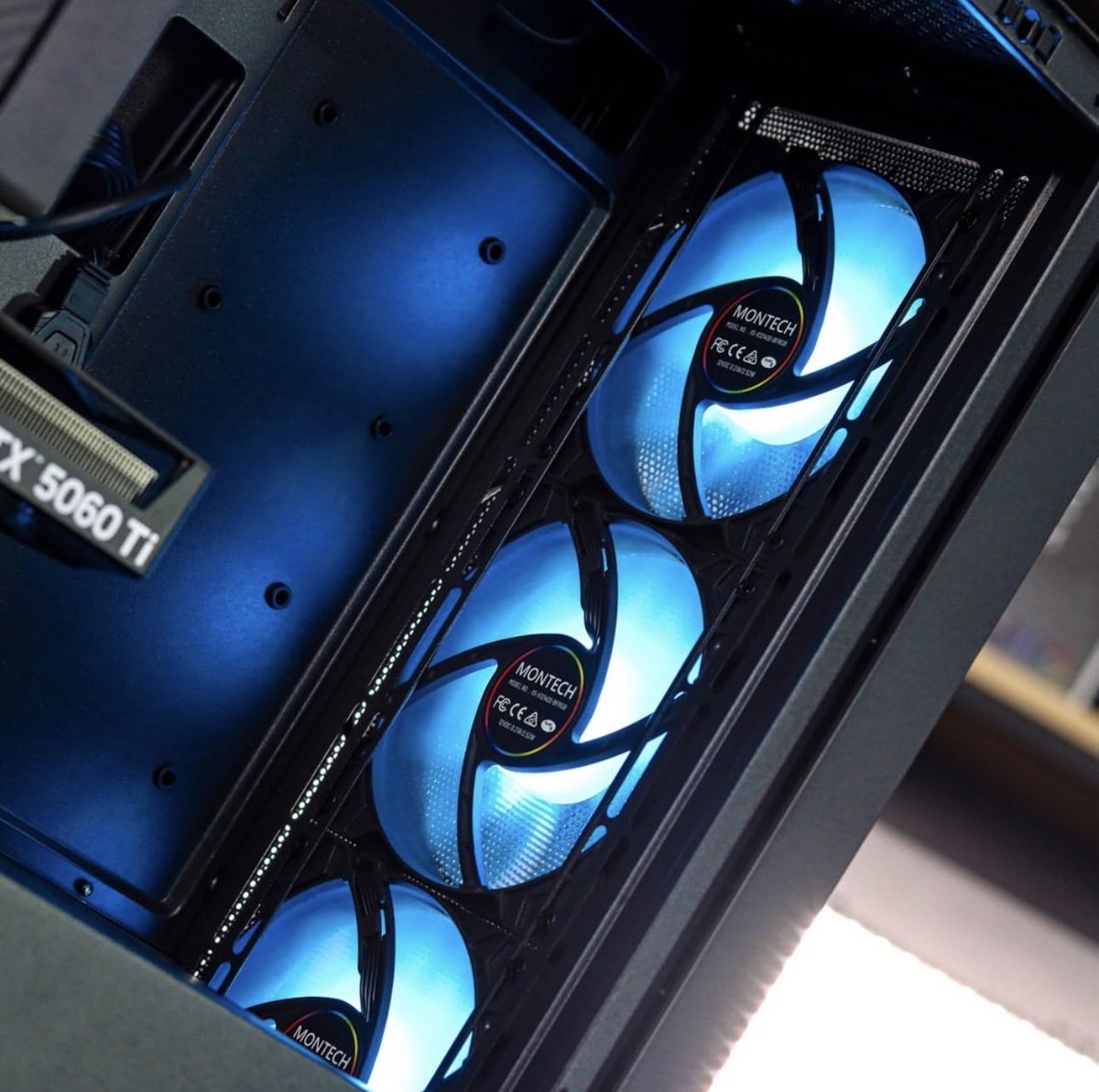 Montech_hq's tweet image. MONTECH X5M mesh your table
instagram.com/p/DWxOpOnETRi/…

#pcgaming #gaming #gamer #DIY #MONTECH