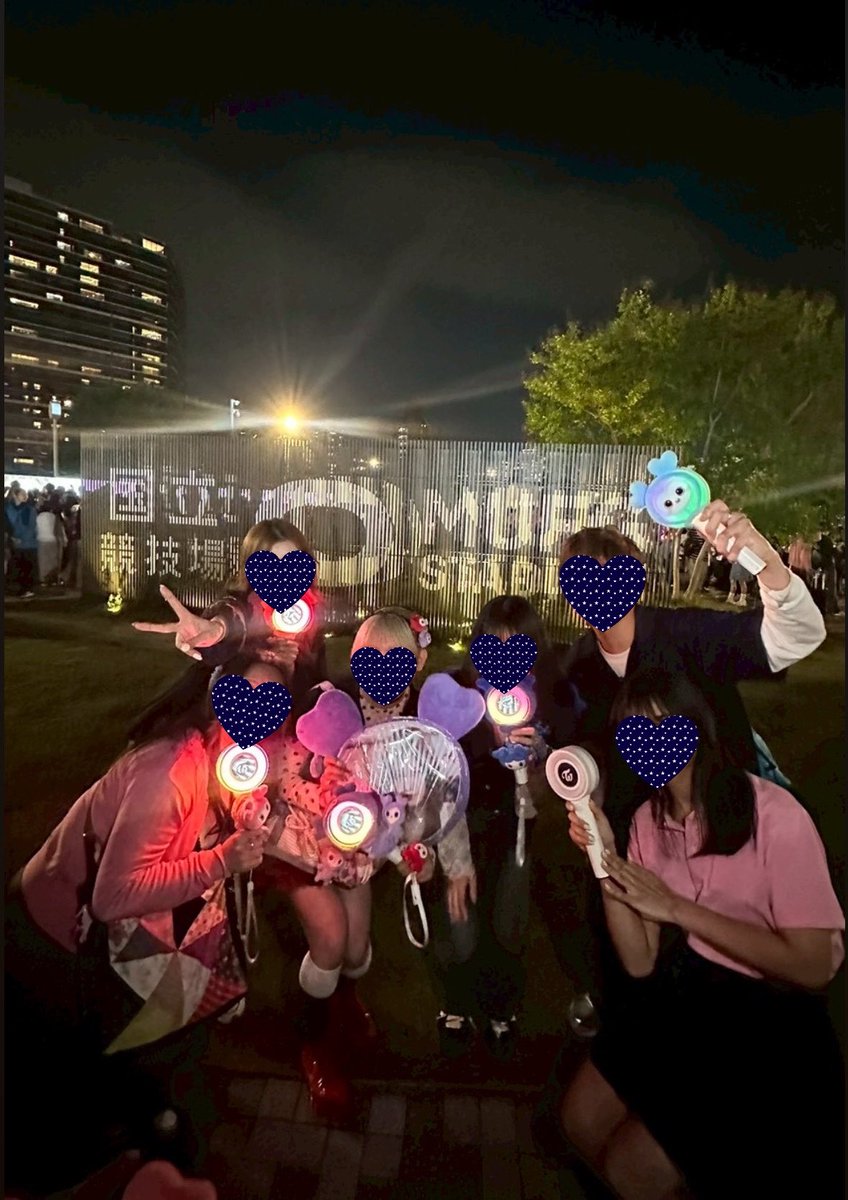 saju__ayy's tweet photo. オーラス✨国立最終日🔥
本日ほのしゃんと連番したのですが‼️
両隣りのお兄さんお姉さんと仲良くなって実質6連でバカ騒ぎしてきた❣️
叫びまくってダンチャレもしてしぬほど楽しかった😭😭😭
最高の思い出最高のご縁❤︎
またどこかで会えたらいいなの気持ち😌🙏💫 https://t.co/QiiI8NAaQk