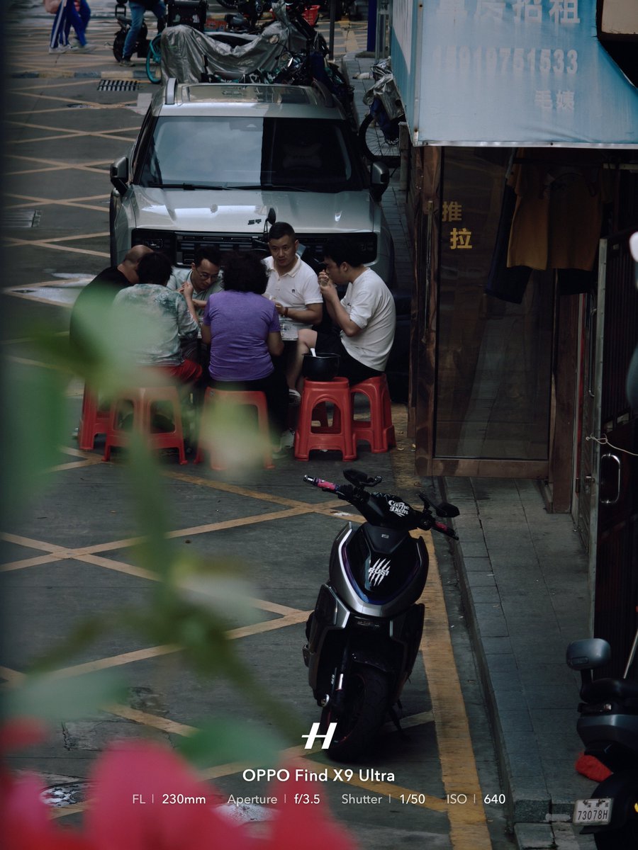 Frankforphones's tweet image. Oppo Find X9 Ultra 10x is fun!

Yes other phones zoom to that by crop but it's different 💯😍

Something for @behnke_lars
I do believe that's a Xiaomi in front 🤣

#oppofindx9ultra @oppo @OPPOIndia @OPPOJapan
#streetphotography #shotonsnapdragon