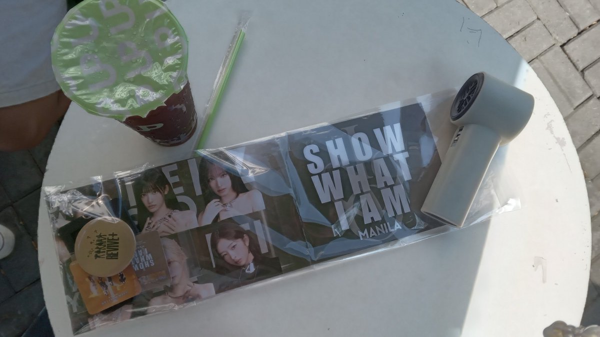 nayeonbentedos's tweet photo. So happy for my first IVE con!🥹Thank you sa freebies, ang babait niyo po. Sorry can't find some of the accs! 🫶

🏷️@IVEntsPH @leeseoph_ @skyscutiepie @ker_krok @tohruwuz @anneyoungzz @i4uwoo @IVEPH_ @wonyprojectsph

#IVE #아이브 #SHOW_WHAT_I_AM_in_MANILA https://t.co/UZUF13g1KD