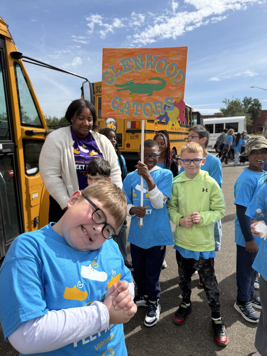 LivasNicole's tweet photo. 👋🏾 Hello from Little Feet Meet at @SalemHSVB 🏅What a great way to start my day with 300 @vbschools elementary school athletes with intellectual disabilities. @SOlympicsVA Shout out to their peer buddies for helping out! 
#WeAreVBSchools #ChartingTheCourse #LittleFeetMeet https://t.co/M8jMutJkdu