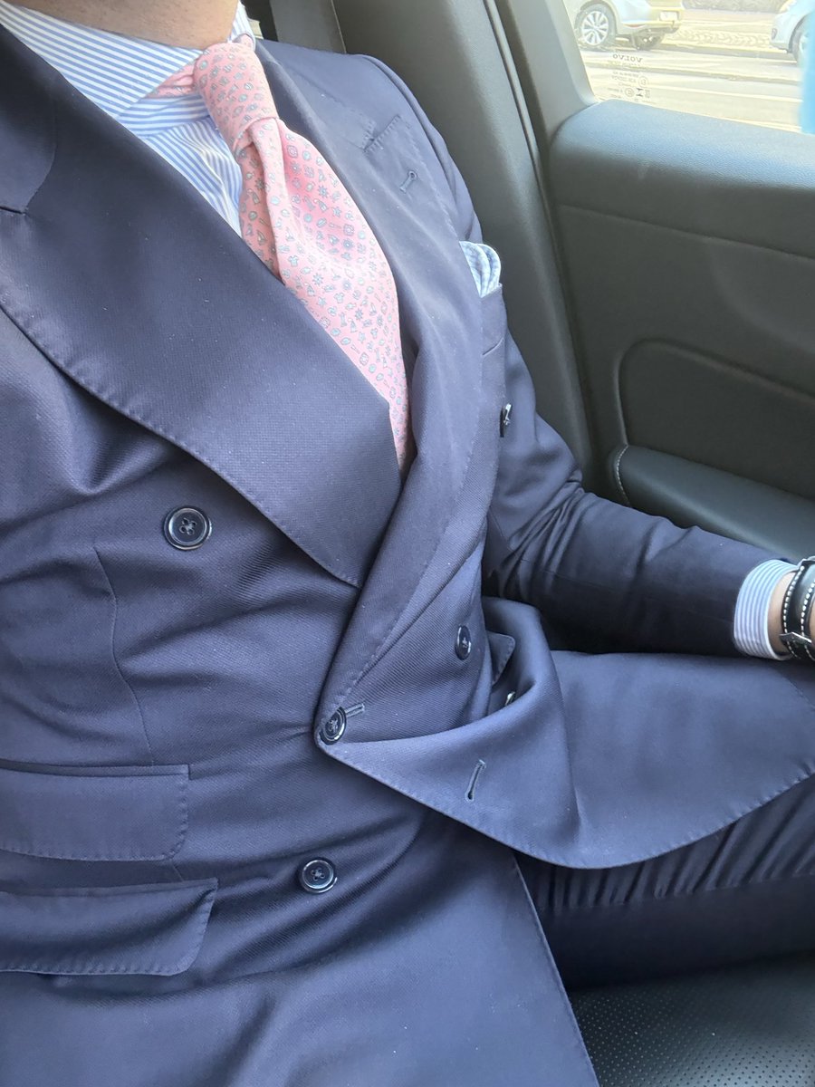 I love the extra fabric in a DB suit.
#cashmaster #paypig #findom