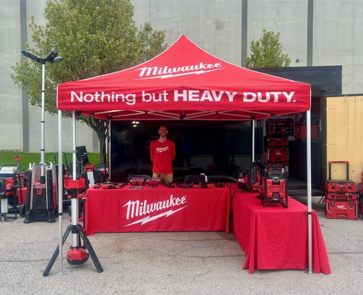 HerkowskiA's tweet image. Perfect day for a Milwaukee 10% Day 🔥

Great deals, strong turnout, and as always—Jimmy absolutely crushed the display.
#counterday #tooldemo #springishere #savings #hsareps