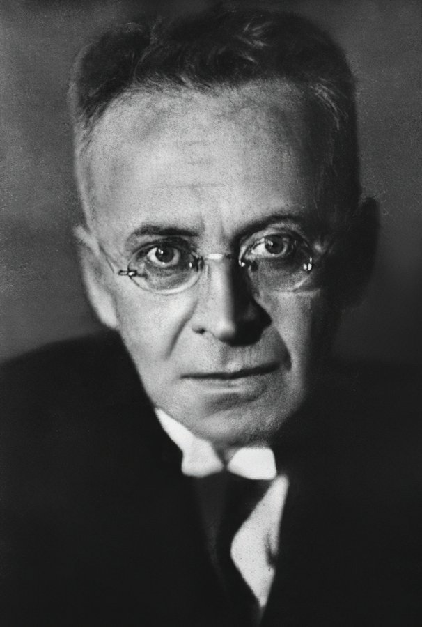 MarMusto's tweet photo. " War : first, one hopes to win; then one expects the enemy to lose; then, one is satisfied that the enemy too is suffering; in the end, one is surprised that everyone has lost" (Karl Kraus, 1917). 

Today is the 152nd anniversary of Kraus' birth. At the time of World War I, most intellectuals and writers, with very rare exceptions, gave miserable proof of themselves, participating, on one side or the other, in the war exaltation. In contrast, in his masterpiece The Last Days of Mankind (1922), Kraus managed to capture the deep drama of what was happening. A must read.