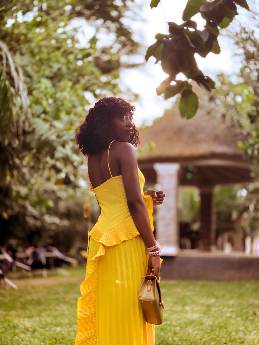 flawlessshotit's tweet photo. I’m really feeling this yellow dress on a golden hour—This is Beautiful❤️, This is Elegant☀️, This is Flawless🦋✨. Would you wear something like this for a special outing? Let me know! Book us today for photoshoots 📸.
#outfitinspo #photography #portrait #outdooor #fyp https://t.co/G6gvsLhn38