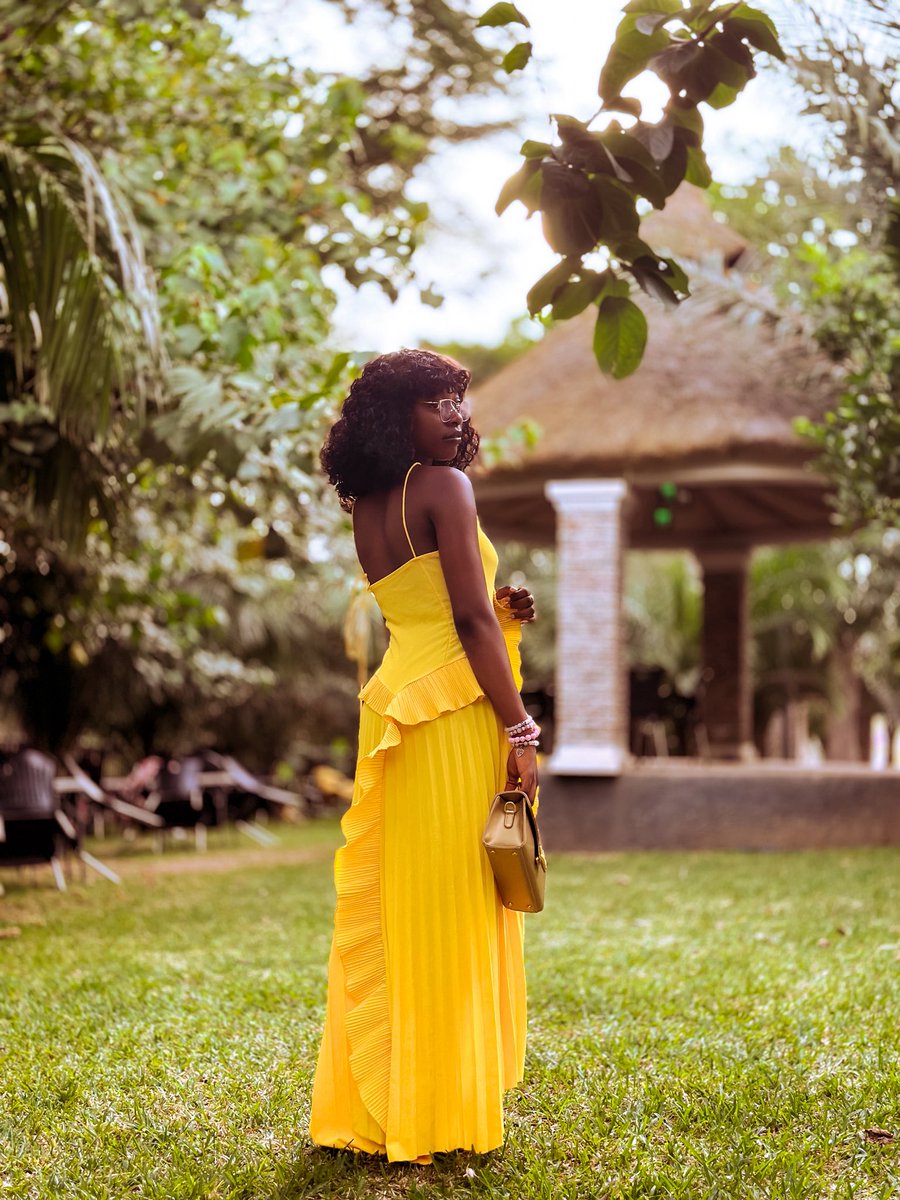 flawlessshotit's tweet photo. I’m really feeling this yellow dress on a golden hour—This is Beautiful❤️, This is Elegant☀️, This is Flawless🦋✨. Would you wear something like this for a special outing? Let me know! Book us today for photoshoots 📸.
#outfitinspo #photography #portrait #outdooor #fyp https://t.co/G6gvsLhn38