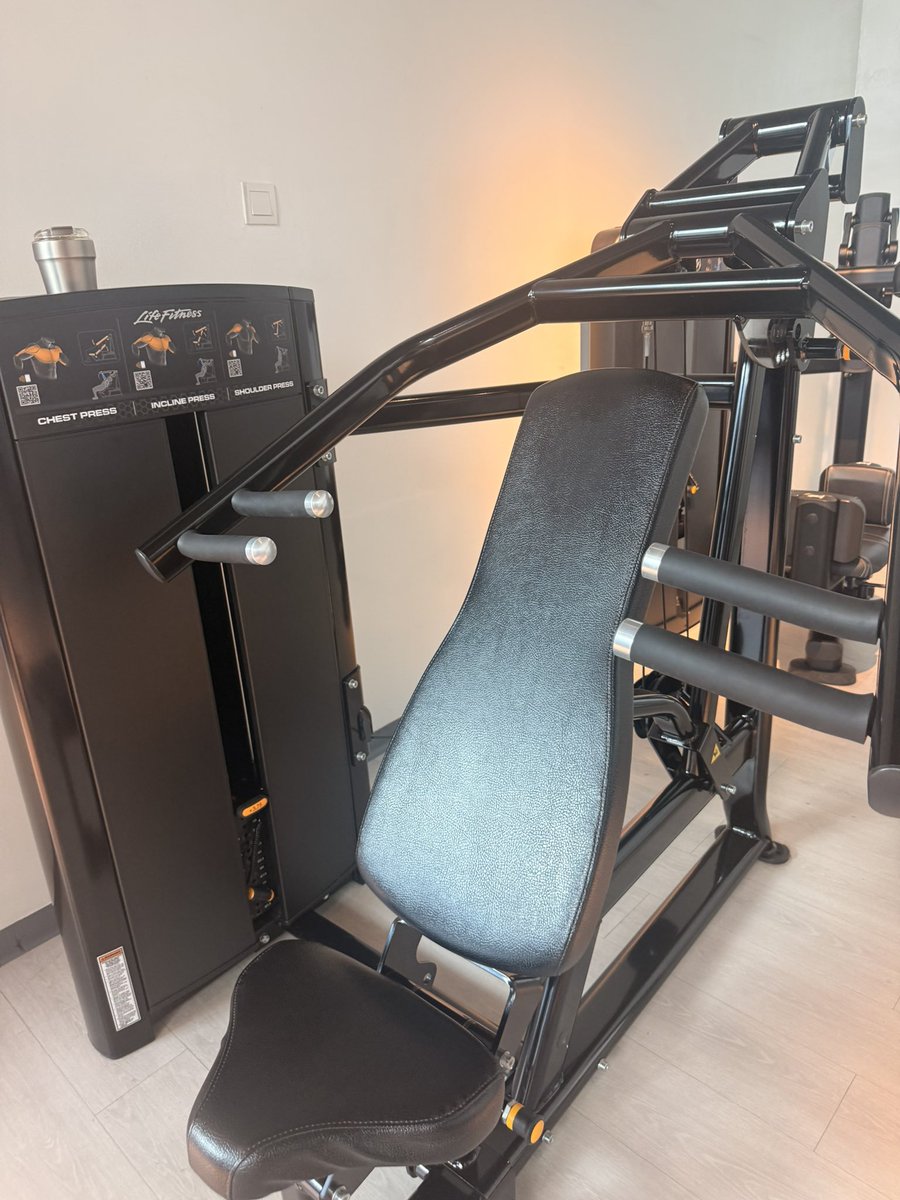 mariefujiwara's tweet image. 今日も常夏、マレーシア🇲🇾
新規プロジェクトの企画書を無事に提出してジムへ。

腕のトレーニングをやり過ぎて
お箸すら重く感じる💦

#malaysia