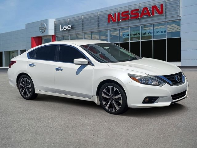 Get a glimpse inside this Pre-Owned 2017 Nissan Altima! Take a look --> bit.ly/4d5b4HT