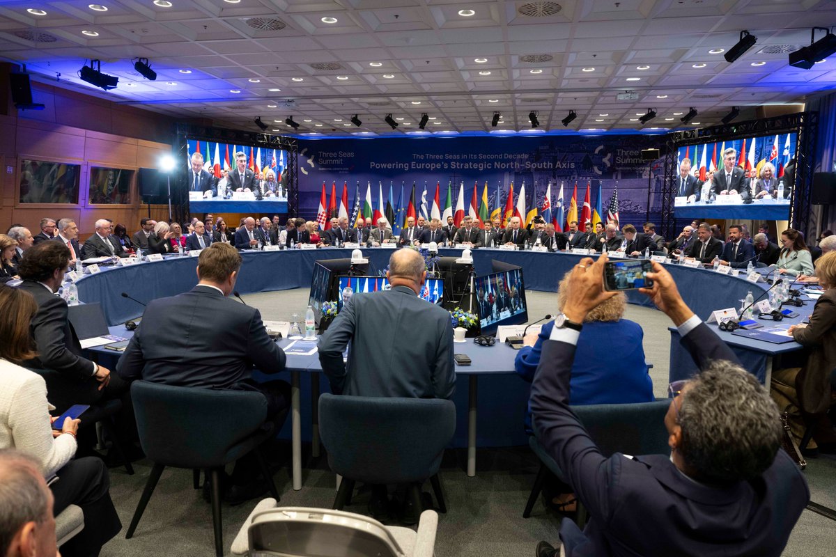 Riigikogu's tweet photo. Speaker @LauriHussar at @3seaseu: The Initiative is about strengthening regional connectivity, but it is more than an economic platform; it is also a security tool.
By investing in key infrastructure, we’re building a more cohesive, resilient, and secure region. #3SI2026 https://t.co/K0tb4eGHkc