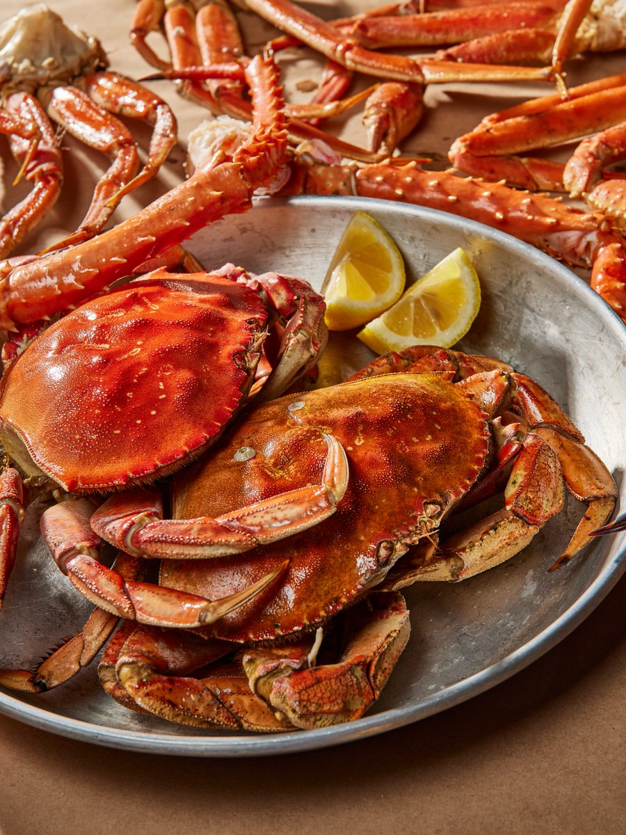 A sight for sore eyes and hungry Captains. 🦀  It's time to get cracking! Our Dungeness Crab is cooked to perfection and ready for dipping. Who are you sharing this platter with?