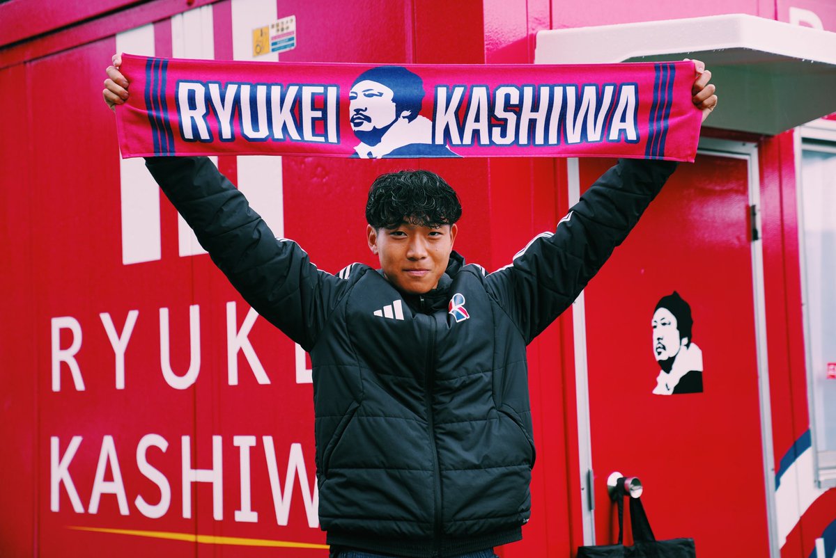 ryukeiob's tweet photo. ⚽️今日から発売開始⚽️
いよいよ今日から第17弾の発売が開始です！春にぴったりの新作が発売されております！発売期間は4月30日(水)〜5月6日(水)！販売アイテムなど詳細はこちらをチェックしてみてください!!

https://t.co/dE8BV9VmYF https://t.co/JgPESPBoao