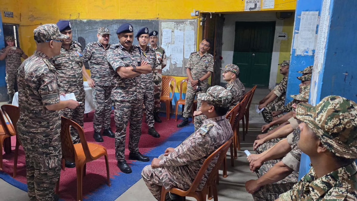 DG #CRPF Shri G. P. Singh, IPS, visited D/36, Adhoc 353 based at Kamrabad, Narendrapur. He personally interacted with the troops, boosting morale ahead of Phase 2 polling. 

​The DG’s core message: Ensure a peaceful voting environment and uphold the democratic process by strictly