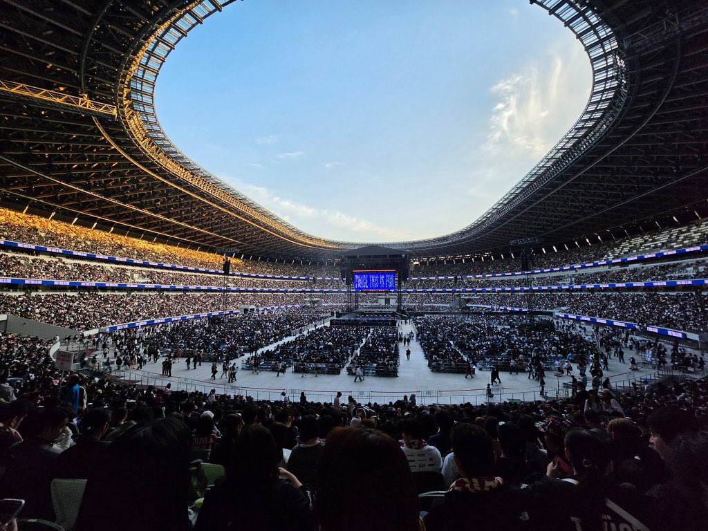 TWICE TOUR tweet media