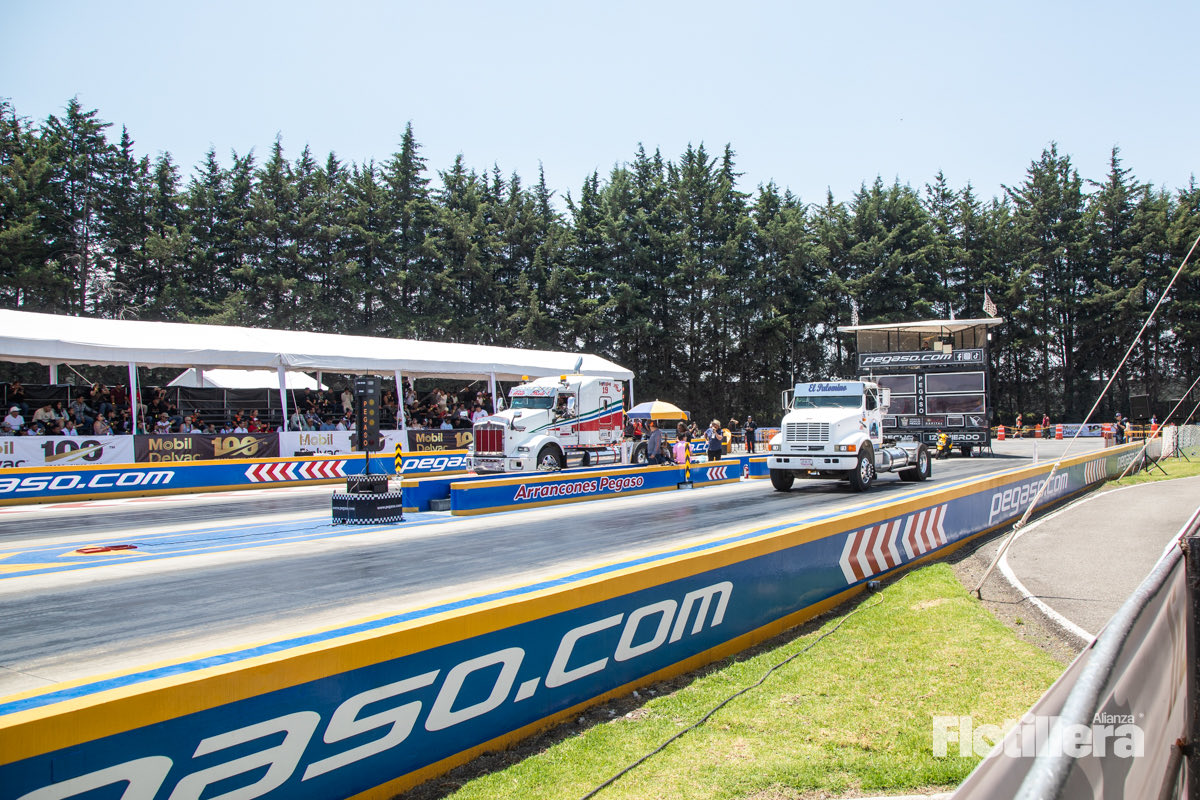 Flotillera's tweet image. Más detalles del Truck Fest: Gran Premio Mobil Delvac 2026. 

El evento que convocó a más de 10 mil aficionados de los tractocamiones y la velocidad.

#TeamFlotillera | #Trucks | #Mobil