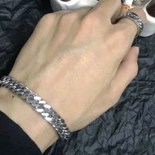 NotFound000_'s tweet photo. Gue nemu gelang sekeren ini cuma 4 ribuan 😭

Dipakai keliatan mahal, padahal murah banget!
Udah gitu anti karat + gak gampang pudar.

Gak heran udah 10RB+ yang beli 👀

🎯 Ini sih auto checkout
👉 Link ada di sini sebelum kehabisan!
https://t.co/8SiJODenES https://t.co/YRZy2idc2D
