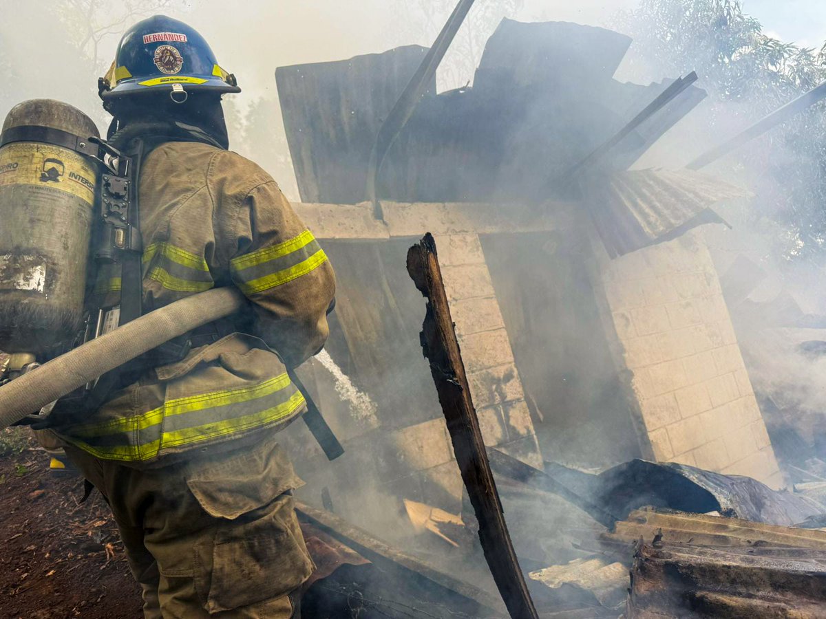 Bomberos El Salvador 🧑‍🚒🚒🇸🇻 tweet media