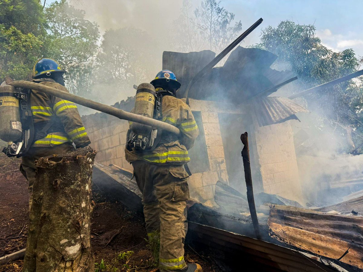 Bomberos El Salvador 🧑‍🚒🚒🇸🇻 tweet media