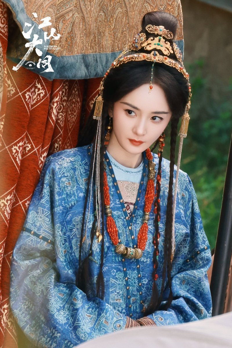 yangmicambodia's tweet photo. "Black hair gathered with a jade hairpin."

📸 | Leaked photos of Yang Mi filming the historical drama 《Northern Wei Dynasty》 | 27.04.2026

#YangMi #杨幂
#江山大同 #NorthernweiDynasty https://t.co/33bFLhKTvB