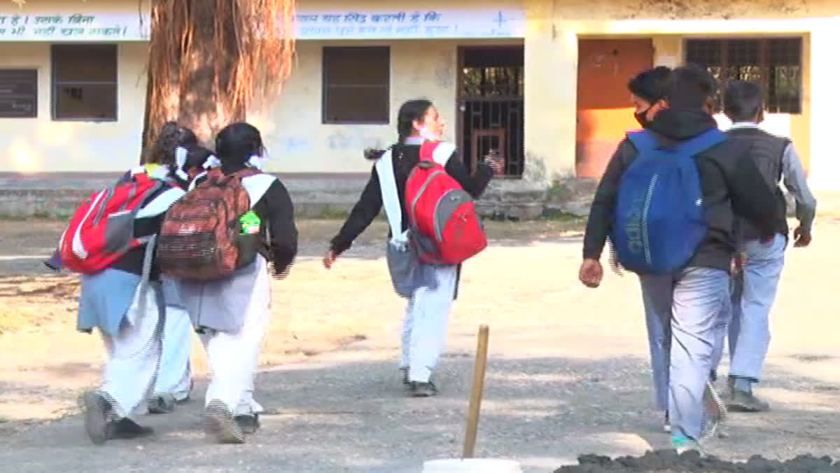 ETVBharatUK's tweet image. भीषण गर्मी और हीट वेव का खतरा, इस जिले में बदला स्कूलों और आंगनबाड़ी केंद्रों का समय
#heatwave #schools #udhamsinghnagar #uttarakhandweather #weather 
खबर के लिए नीचे दिए लिंक पर क्लिक करें
etvbharat.com/hi/state/udham…