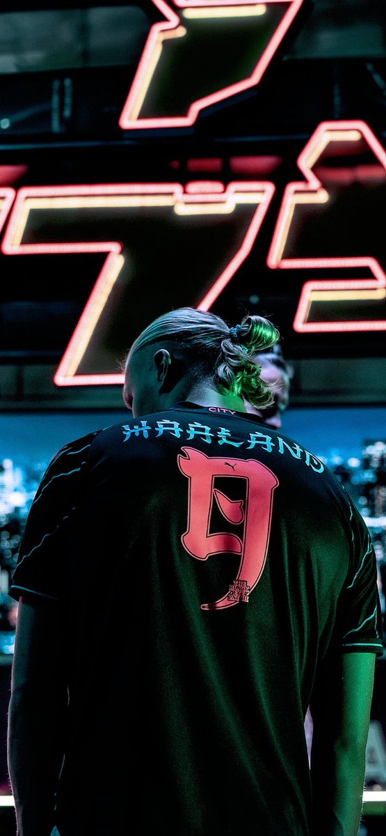 lynxchizzy's tweet image. Let's see your wallpaper here's mine 
#Football #iOS