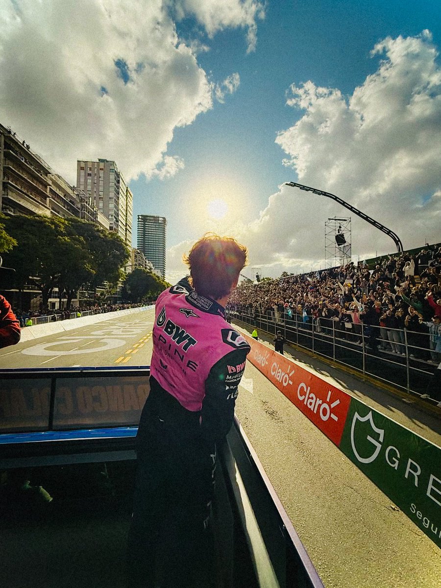 Tina ⁴³ 🎀 tweet media