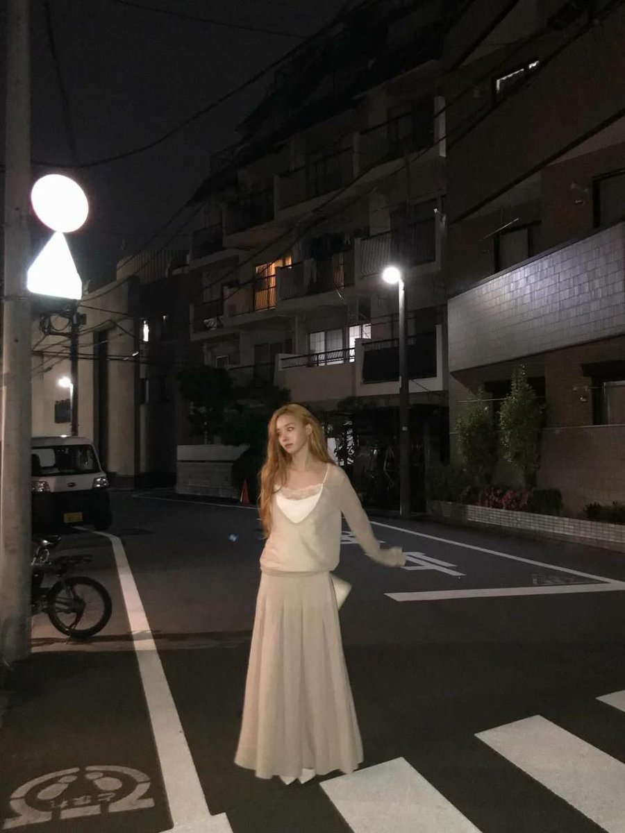 wirntr's tweet photo. ˚₊‧꒰ა ☆ ໒꒱ ‧₊˚ She’s smiling, but only the streetlights notice how her eyes wander like she’s waiting for someone who once promised to come back. The night hugs her softly, like it understands everything she doesn’t say. https://t.co/iZcqzaeXHl