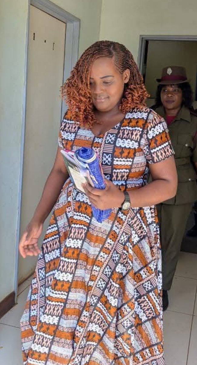 GitifuW's tweet image. 🚨 UMUKOZI WA AMBASSADE Y’URWANDA MURI MALAWI YAFASHWE AMAZE KUROGA

Uyu munsi taliki 28/04/2026 urukiko rwa Lilongwe rwakatiye imyaka 40 y’igifungo umugore witwa Giramata Gentille (31) kubera kwica aroze uwahoze ari umugabo we HABIMANA

Uyu mugore yabeshye police ko umugabo we