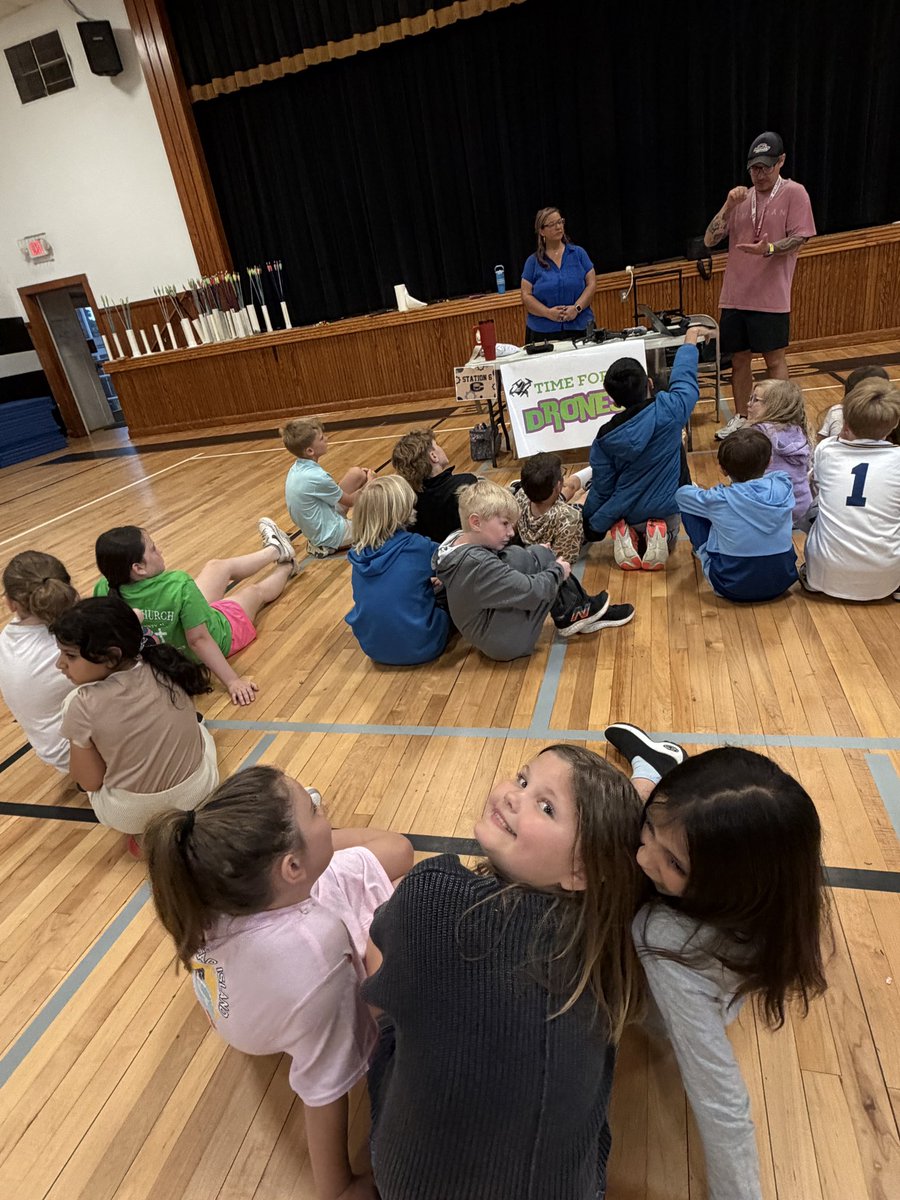 STEM_CCPS's tweet photo. East/West STEM Day is underway! 🚁🐾
Students are exploring drones and meeting live animals—hands-on learning sparking curiosity at every station. @STEMCullmanCity @Jenn_Tidwell17 @BOECullmanCity @LindsayBrannon https://t.co/cujJa72JOP
