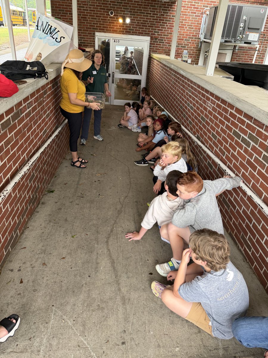 STEM_CCPS's tweet photo. East/West STEM Day is underway! 🚁🐾
Students are exploring drones and meeting live animals—hands-on learning sparking curiosity at every station. @STEMCullmanCity @Jenn_Tidwell17 @BOECullmanCity @LindsayBrannon https://t.co/cujJa72JOP