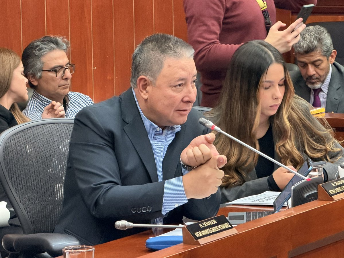 ComisionSegunda's tweet photo. #AEstaHora inicia el control político a la @CancilleriaCol por la nueva modalidad de expedición de pasaportes colombianos.

En el recinto se encuentra la canciller de Colombia, Rosa Yolanda Villavicencio, atendiendo este debate de interés nacional. https://t.co/BKychkXKgf