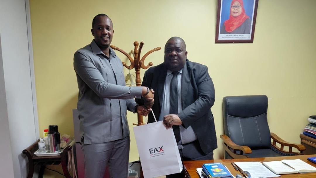 EAX_Exchange's tweet photo. Today, our Ag. CEO, @CKayitakire, paid a courtesy visit to Dr. Andrew M. Komba, CEO of the National Food Reserve Agency (NFRA) Tanzania @TzNfra.

The meeting marked an important step toward strengthening collaboration and exploring strategic opportunities in commodities trading. https://t.co/laYdKFRGX4
