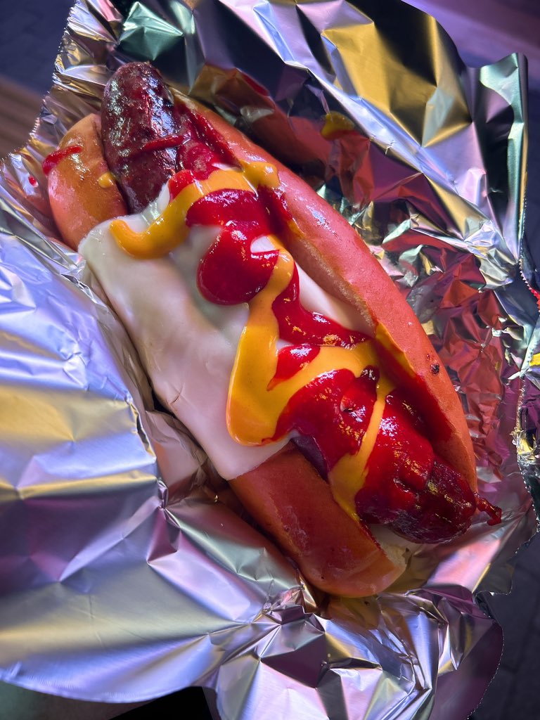 今日もケニー🌭
チーズホットドッグの辛いやつうんまぁ♡