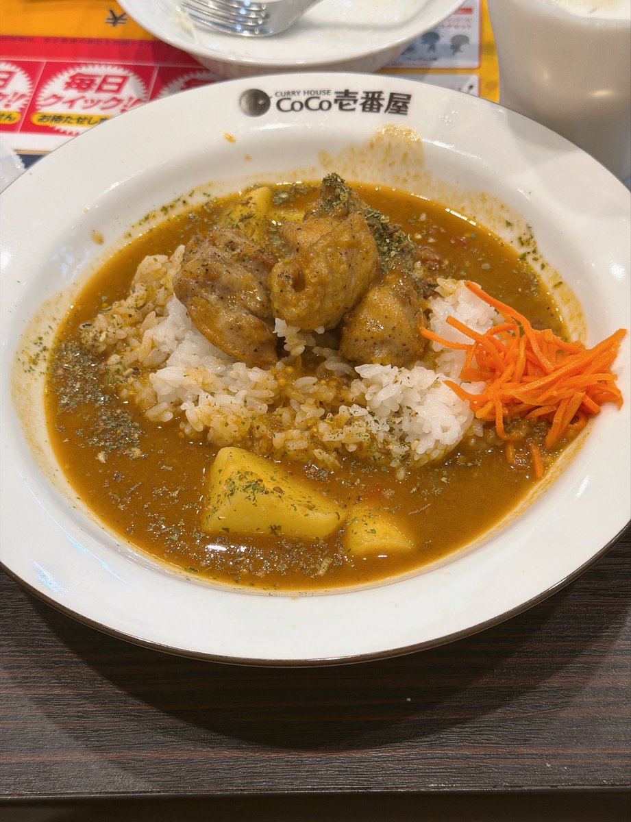 今日人生初のCoCo壱に行ったんですけど。(選んだカレーはまるでCoCo壱っぽくないけどw)
あとから入ってくる人含めて私以外全員男性だった。牛丼チェーンは最近女性客も多いのに、国民食のカレーなのに何故！？

・・・と思ったけど私も今日初めて入ったんだからつまりそれが答えなのかw