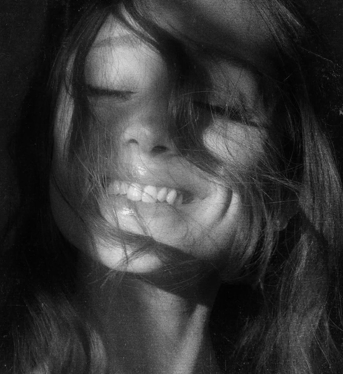 glittermagazine's tweet image. Ariana Grande announces new album ‘Petal.’ 🌸

Out July 31.

#ArianaGrande #Petal