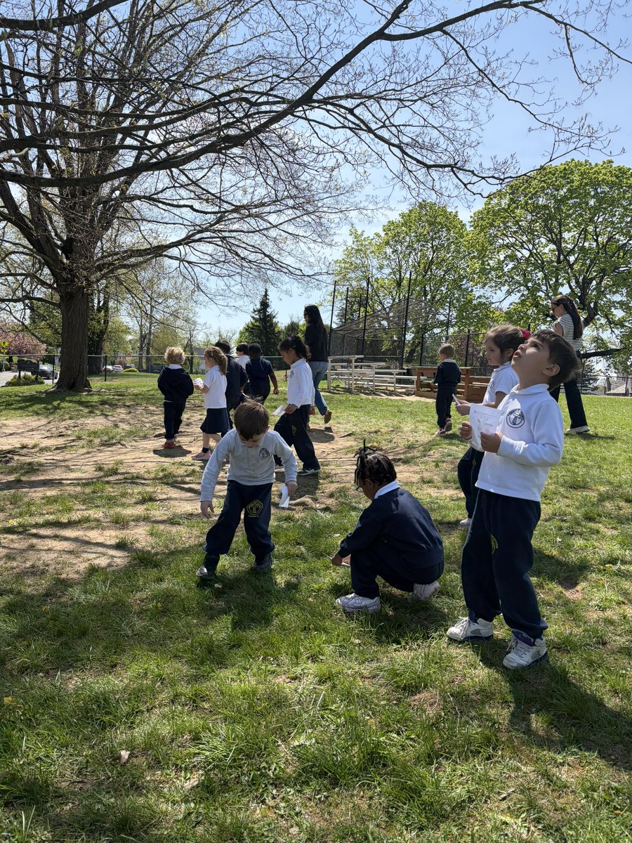 msbarbezat_ics's tweet image. We ended our nature celebrations last week with a nature walk and scavenger hunt! #EarthDay #ArborDay #Spring