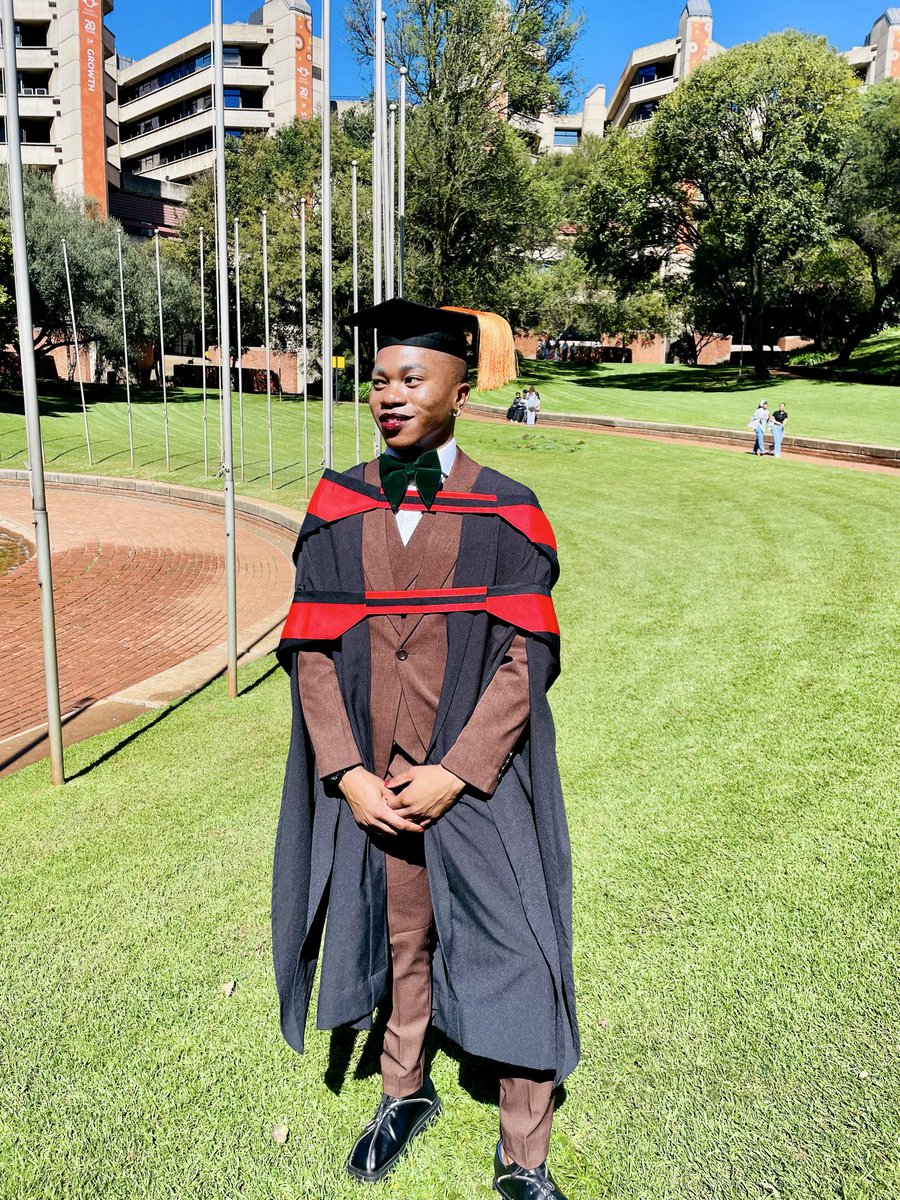 ThaboMathule's tweet image. Wealth if you choose it, comes to an end but, learning when chose grows. At 24 years old, I am officially a 2x honours graduate from the second best Law Faculty in Africa @go2uj ! 🙏🏽May this Labour Law qualification help me transform the status quo 🇿🇦⚖️ #graduate #fyp #explore