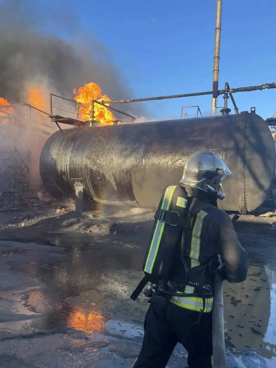NOELreports's tweet image. A fuel tank is reportedly on fire in Orenburg, Russia. #Russia