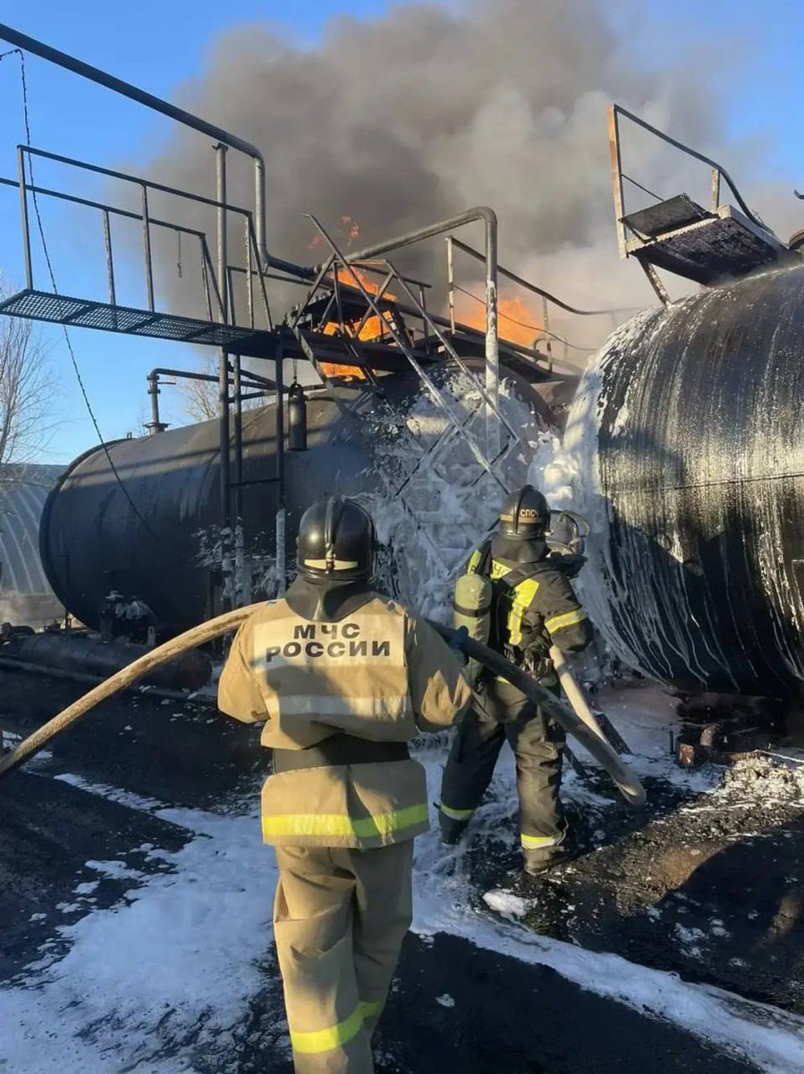 NOELreports's tweet image. A fuel tank is reportedly on fire in Orenburg, Russia. #Russia