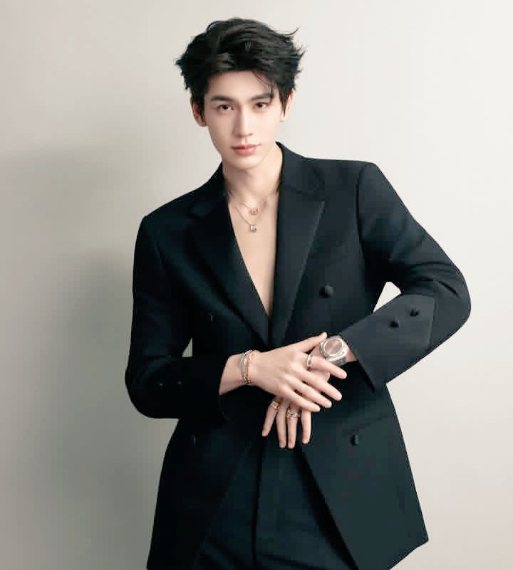 joyandvictoriaT's tweet image. 🚨 #WangChuran’s 2026 tea is boiling! ☕️✨.     
     Allegedly    👇👇
From messy breakup rumors to secret romance and "diva" drama, here’s the latest scoop on the #CDrama goddess:
1. 💔 #YangYang Breakup? 🥀
Word on the street is the long-rumored Maldives couple officially